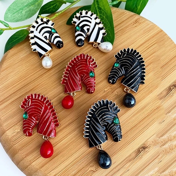 NWT Black + White Stripe Zebra Pearl Drop Earrings - Picture 11 of 15